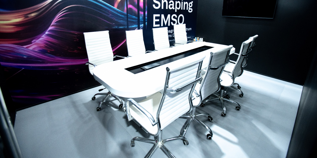Eames Style Executive Office Chair (001)