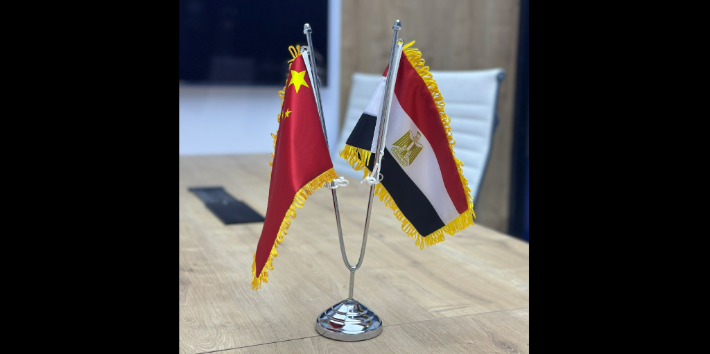 Crossed table flags